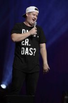 Deutscher Stand-up-Comedian Chris Tall gastiert mit seinem Programm "Selfie von Mutti! Wenn Eltern cool sein wollen..." in der Lanxess-Arena Köln (&copy; Thomas Brill)