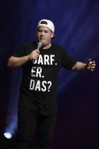 Deutscher Stand-up-Comedian Chris Tall gastiert mit seinem Programm "Selfie von Mutti! Wenn Eltern cool sein wollen..." in der Lanxess-Arena Köln (&copy; Thomas Brill)