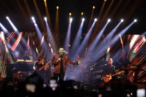 Türkischer Pop-Sänger Tarkan gastiert auf seiner "Harbiye"-Tour in der Lanxess-Arena Köln (© Thomas Brill)