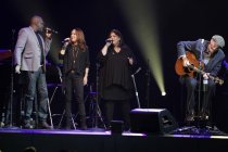 Amerikanischer Folkrock-Sänger James Taylor gastiert auf seiner "Life On The Road"-Tour in der Mitsubishi Electric Halle Düsseldorf (© Thomas Brill)