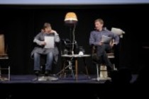 Katharina Thalbach, Lavinia Wilson und Michael Kessler betrachten die schönsten Haarteile und glänzendsten Kahlstellen der Weltliteratur bei der lit.COLOGNE 2011 in der KölnMesse Köln (© Thomas Brill)