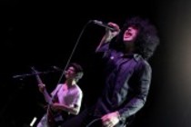 Mexikanisch-puertoricanische Rockband The Mars Volta gastierten mit Sänger Cedric Bixler-Zavala und Gitarristen Omar Alfredo Rodriguez-Lopez auf ihrer "Noctourniquet"-Tour im E-Werk Köln (&copy; Thomas Brill)