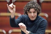 Britische Dirigent Robin Ticciati leitet das Deutsche Symphonie-Orchester Berlin in der Kölner Philharmonie (© Thomas Brill)