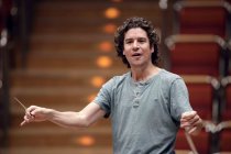 Britische Dirigent Robin Ticciati leitet das Deutsche Symphonie-Orchester Berlin in der Kölner Philharmonie (© Thomas Brill)
