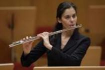 Britischer Dirigent Daniel Harding leitet das Mahler Chamber Orchestra in Begleitung des deutschen Violinisten Christian Tetzlaff und der italienischen Flötistin Chiara Tonelli in der Philharmonie Köln (&copy; Thomas Brill)