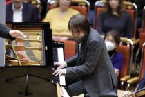 Russische Pianist Daniil Trifonov gastiert in Begleitung des Orchestre National de France unter der Leitung des rumänischen Dirigenten Cristian Macelaru in der Philharmonie Köln (&copy; Thomas Brill)