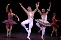 Amerikanische Männer-Ballettkompanie Les Ballets Trockadero de Monte Carlo gastiert im Rahmen des 26. Kölner Sommerfestivals vom 30. Juli bis 04. August 2013 in der Philharmonie (© Thomas Brill)