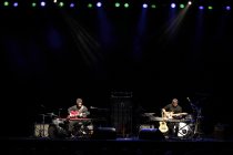 Musik-Theater Produktion der australischen Mulit-Instrumentalisten v.r.: Daniel Holdsworth und Aidan Roberts "Tubular Bells For Two" gastiert im E-Werk Köln (© Thomas Brill)