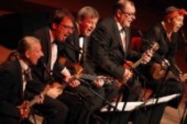 Britische komödiantische Musikgruppe The Ukulele Orchestra of Great Britain gastiert beim 21. Köln Comedy Festival in der Philharmonie Köln (© Thomas Brill)