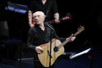 Niederländischer Sänger Herman van Veen gastiert mit seinem Programm "Neue Saiten" in der Kölner Philharmonie (© Thomas Brill)