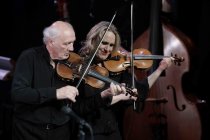 Niederländischer Sänger Herman van Veen gastiert mit seinem Programm "Neue Saiten" in der Kölner Philharmonie (© Thomas Brill)