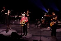 Niederländischer Sänger Herman van Veen präsentiert sein neues Album "Fallen oder Springen" in der Philharmonie Köln (© Thomas Brill)
