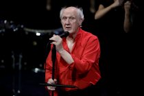 Niederländischer Sänger Herman van Veen präsentiert sein neues Album "Fallen oder Springen" in der Philharmonie Köln (© Thomas Brill)