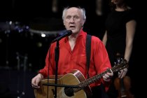 Niederländischer Sänger Herman van Veen präsentiert sein neues Album "Fallen oder Springen" in der Philharmonie Köln (© Thomas Brill)