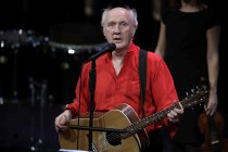 Niederländischer Sänger Herman van Veen präsentiert sein neues Album "Fallen oder Springen" in der Philharmonie Köln (© Thomas Brill)