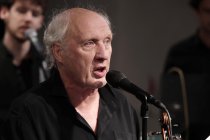 Niederländischer Sänger Herman van Veen präsentiert sein neues Album "Fallen oder Springen" im Freies Werkstatt Theater Köln (© Thomas Brill)