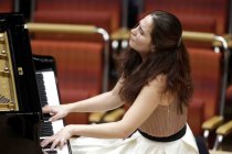 Russische Pianistin Anna Vinnitskaya gastiert in Begleitung des Gürzenich-Orchester Köln unter der Leitung des russischen Dirigenten polnischer Abstammung Andrei Boreiko in der Kölner Philharmonie (© Thomas Brill)