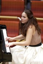 Russische Pianistin Anna Vinnitskaya gastiert in Begleitung des Gürzenich-Orchester Köln unter der Leitung des russischen Dirigenten polnischer Abstammung Andrei Boreiko in der Kölner Philharmonie (© Thomas Brill)