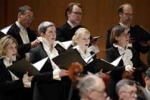 Deutsche Dirigent Eberhard Metternich leitet das Klner Kammerorchester und das Vokalensemble Klner Dom in der Klner Philharmonie (&copy; Thomas Brill)