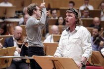 Deutsche Tenor Klaus Florian Vogt gastiert in Begleitung der Wiener Philharmoniker unter der Leitung des britischen Dirigenten Daniel Harding in der Philharmonie Köln (© Thomas Brill)