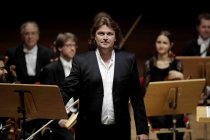 Deutsche Tenor Klaus Florian Vogt gastiert in Begleitung des Stuttgarter Kammerorchester unter der Leitung des deutschen Dirigenten Matthias Foremny in der Philharmonie Köln (© Thomas Brill)