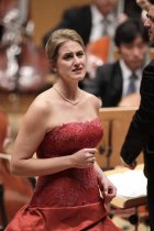 Amerikanische Sopranistin Jacquelyn Wagner gastiert in Begleitung des Gürzenich-Orchester Köln unter der Leitung des argentinischen Dirigenten Alejo Pérez in der Philharmonie Köln (© Thomas Brill)