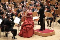 Amerikanische Sopranistin Jacquelyn Wagner gastiert in Begleitung des Gürzenich-Orchester Köln unter der Leitung des argentinischen Dirigenten Alejo Pérez in der Philharmonie Köln (© Thomas Brill)
