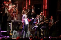 Köbes Underground mit Bandleader Ecki Pieper mit dem Lied "Wahre Kölsche Lieder" bei der Stunksitzung 2018 im E-Werk Köln (© Thomas Brill)