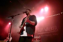 Schottische Singer-Songwriter Tom Walker gastiert auf seiner "Blessings"-Tour in Die Kantine Köln (© Thomas Brill)