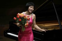 Chinesische Pianistin Yuja Wang gastiert mit Werken von Franz Schubert, Johannes Brahms und Frédéric Chopin in der Philharmonie Köln (© Thomas Brill)