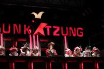 Biggi Wanninger moderiert die Stunksitzung 2017 im E-Werk Köln (© Thomas Brill)