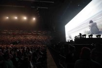 Britischer Musiker und Ex-Pink Floyd-Sänger Roger Waters gastiert mit Werken von Pink Floyd auf seiner "Us and Them"-Tour in der Lanxess Arena Köln (© Thomas Brill)