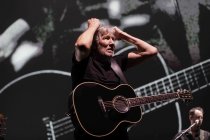 Britischer Musiker und Ex-Pink Floyd-Sänger Roger Waters gastiert mit Werken von Pink Floyd auf seiner "Us and Them"-Tour in der Lanxess Arena Köln (© Thomas Brill)