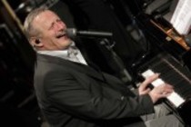 Deutscher Liedermacher Konstantin Wecker gastiert auf seiner "Wut und Zärtlichkeit"-Tour in der Philharmonie Köln (© Thomas Brill)