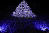 Die Weihnachts Wunderwelt im Schlosspark Schloss Benrath läd mit einigen Lichtilluminationen vom 16. November 2023 bis zum 01. Januar 2024 zu Spaziergängen durch den Lichtergarten ein (&copy; Thomas Brill)