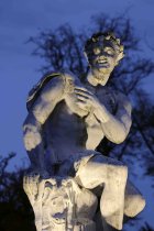 Die Weihnachts Wunderwelt im Schlosspark Schloss Benrath läd mit einigen Lichtilluminationen vom 16. November 2023 bis zum 01. Januar 2024 zu Spaziergängen durch den Lichtergarten ein (&copy; Thomas Brill)