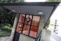 Installation "Zwischenraum" der Kölner Künstlerin Helga Weihs bei plan08  Forum aktueller Architektur in Köln, Pförtnerloge Kaufhof-Hauptverwaltung, Köln (&copy; Thomas Brill)