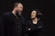 Deutsche Schriftstellerin Herta Müller trifft den chinesischen Desidenten Ai Weiwei bei der lit.COLOGNE 2010 im Schauspielhaus Köln (© Thomas Brill)