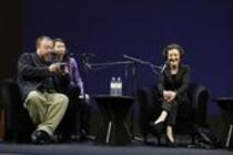 Deutsche Schriftstellerin Herta Müller trifft den chinesischen Desidenten Ai Weiwei bei der lit.COLOGNE 2010 im Schauspielhaus Köln (© Thomas Brill)