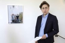Direktor des Kölnischen Kunstvereins Moritz Wesseler verabschiedet sich mit dem Buch und der Ausstellung von 31 Portraits von Albrecht Fuchs vom Kölnischer Kunstverein - Die Brücke Köln (© Thomas Brill)