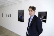 Direktor des Kölnischen Kunstvereins Moritz Wesseler verabschiedet sich mit dem Buch und der Ausstellung von 31 Portraits von Albrecht Fuchs vom Kölnischer Kunstverein - Die Brücke Köln (© Thomas Brill)