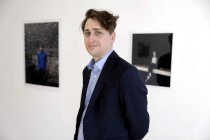 Direktor des Kölnischen Kunstvereins Moritz Wesseler verabschiedet sich mit dem Buch und der Ausstellung von 31 Portraits von Albrecht Fuchs vom Kölnischer Kunstverein - Die Brücke Köln (© Thomas Brill)