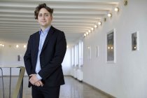 Direktor des Kölnischen Kunstvereins Moritz Wesseler verabschiedet sich mit dem Buch und der Ausstellung von 31 Portraits von Albrecht Fuchs vom Kölnischer Kunstverein - Die Brücke Köln (© Thomas Brill)