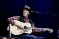 Deutscher Rock-Sänger Marius Müller-Westernhagen gastiert auf seiner "MTV Unplugged"-Tour im Sparkassenpark Mönchengladbach (© Thomas Brill)