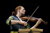 Deutsche Violinistin Carolin Widmann gastiert in Begeitung des deutschen Pianisten Alexander Lonquich in der Philharmonie Köln (&copy; Thomas Brill)