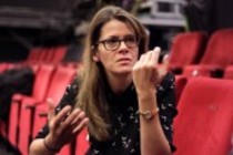 Deutsche Schauspielerin Julia Wieninger im Interview über die Uraufführung des Stücks "Reise durch die Nacht", das am 13. Oktober 2012 in der Halle Kalk Köln Premiere feiert (© Thomas Brill)