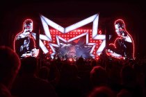 Britischer Rock-Star Robbie Williams gastiert auf seiner "The Heavy Entertainment Show"-Tour in der ESPRIT-Arena Düsseldorf (&copy; Thomas Brill)