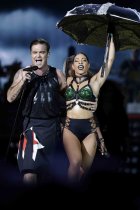 Britischer Rock-Star Robbie Williams gastiert auf seiner "The Heavy Entertainment Show"-Tour in der ESPRIT-Arena Düsseldorf (&copy; Thomas Brill)