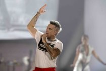 Britischer Rock-Star Robbie Williams gastiert auf seiner "Britpop"-Tour in der Merkur Spiel-Arena Düsseldorf (&copy; Thomas Brill)
