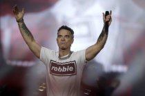 Britischer Rock-Star Robbie Williams gastiert auf seiner "Britpop"-Tour in der Merkur Spiel-Arena Düsseldorf (&copy; Thomas Brill)